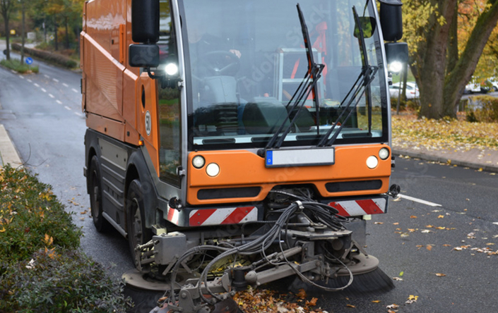 Kehrmaschine Fuhrpark Wunder Grundstueckspflege Muenchen