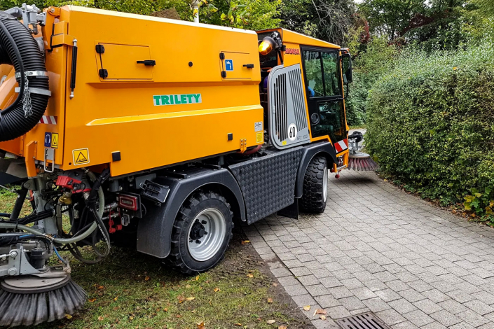 Kehrmaschine Fuhrpark Wunder Grundstueckspflege Muenchen